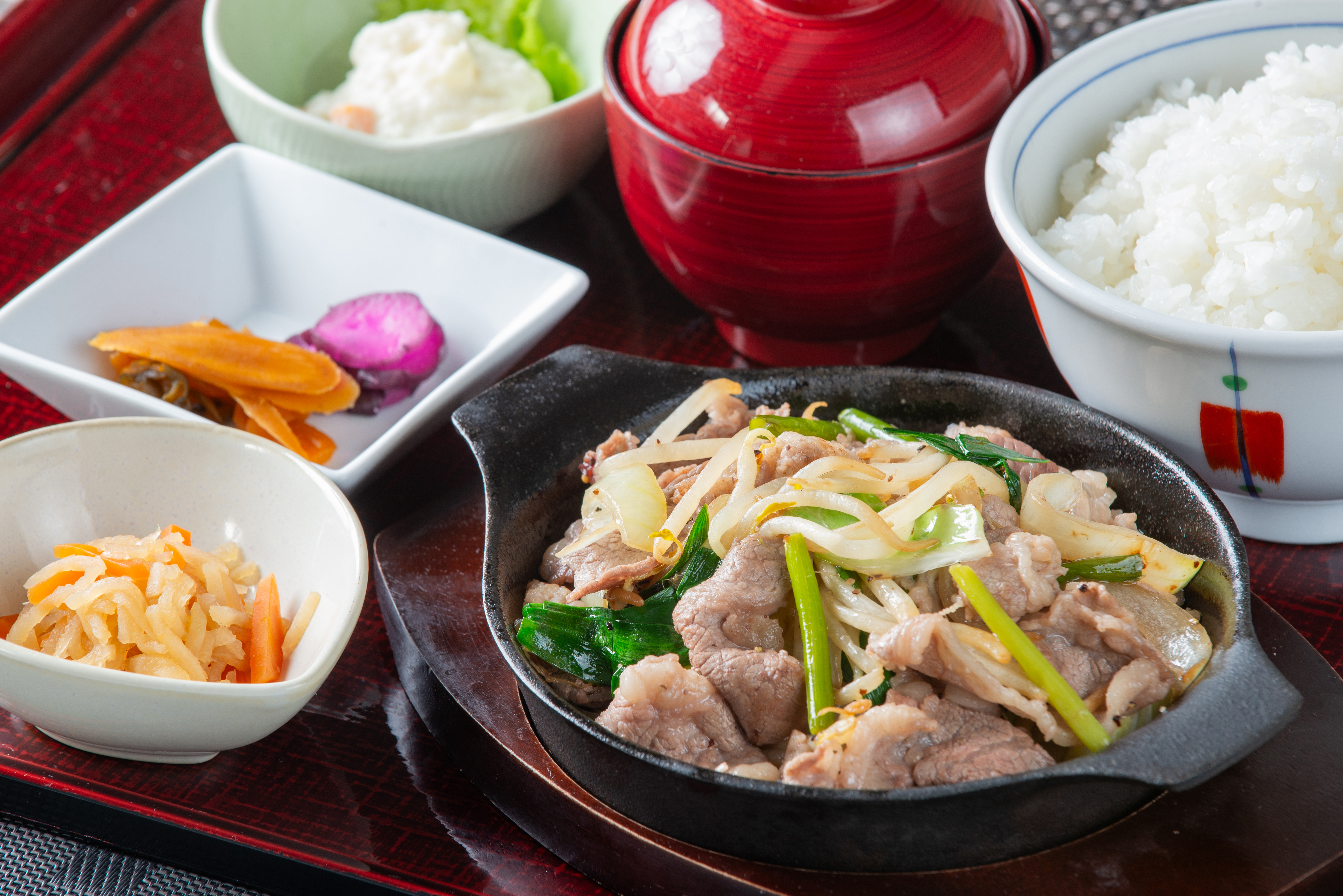牛肉と野菜の鉄板炒め