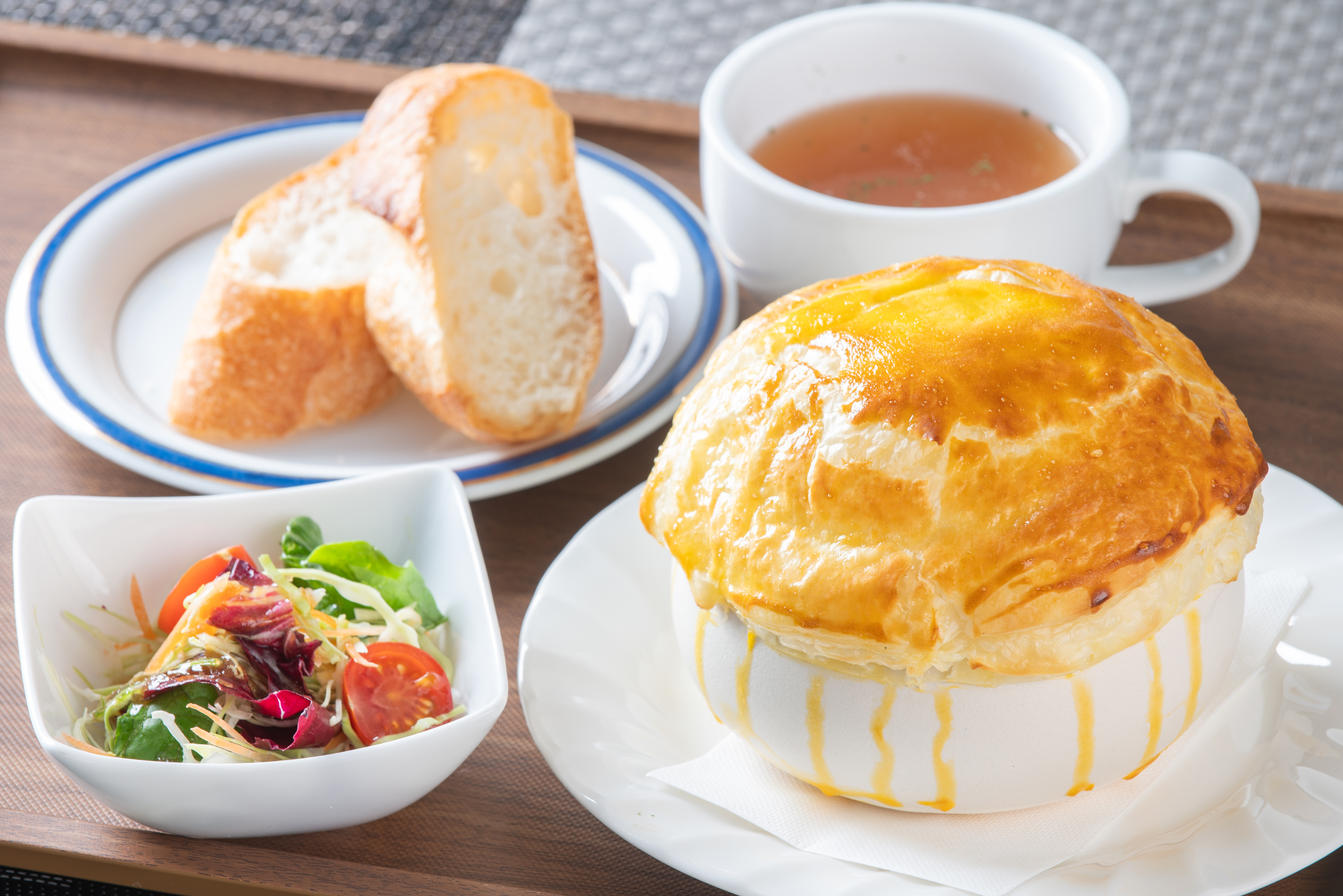 ビーフシチューパイ包み焼き