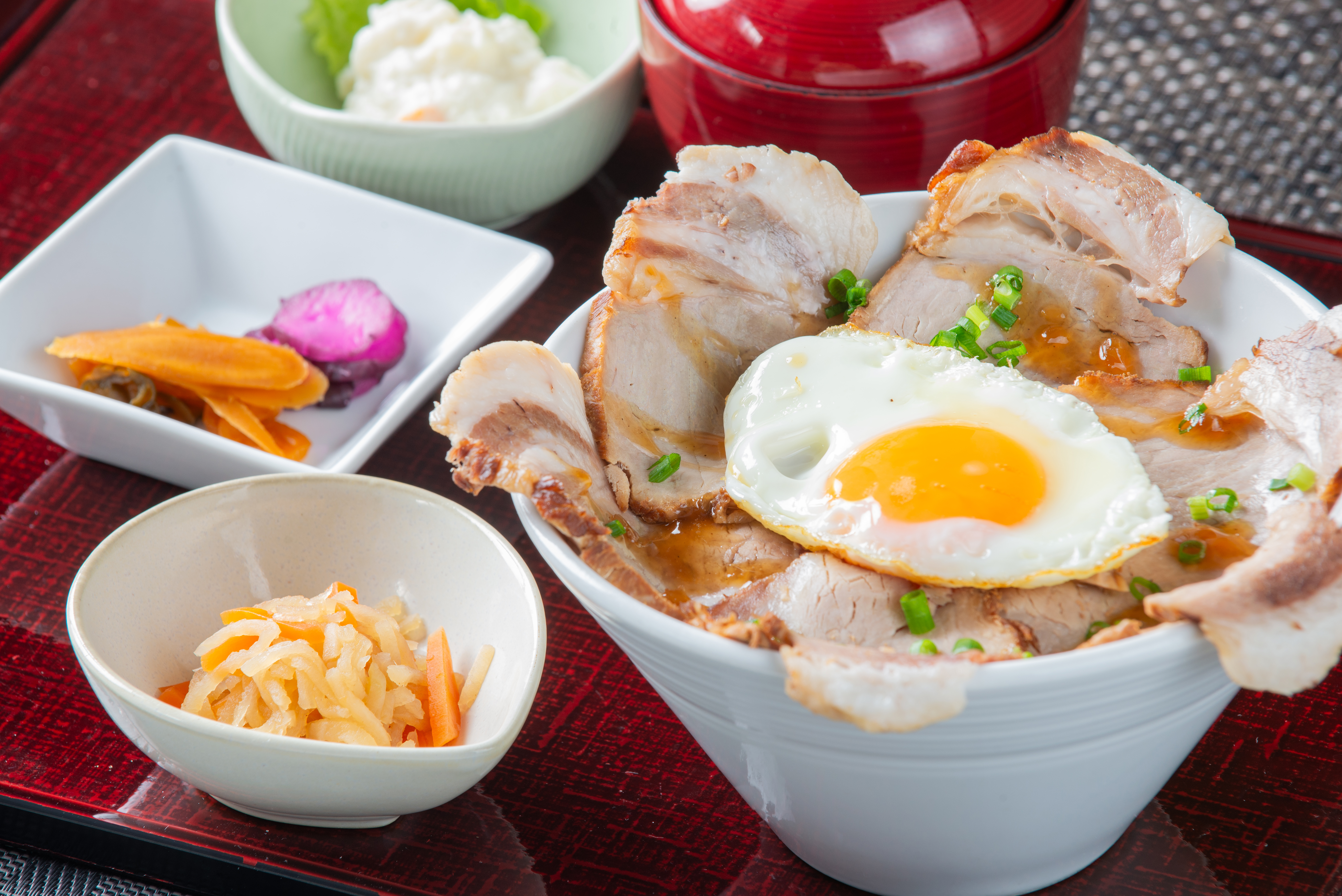 チャーシューエッグ丼